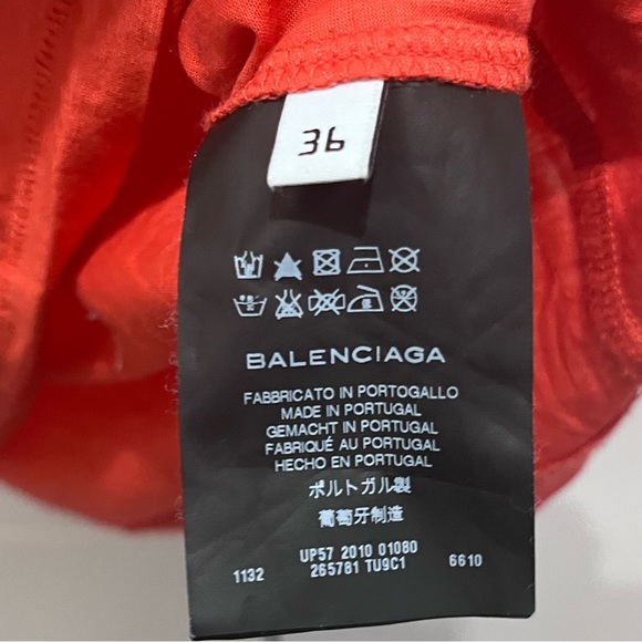 Authentic Red- Balenciaga T-Shirt - Picture 4 of 5